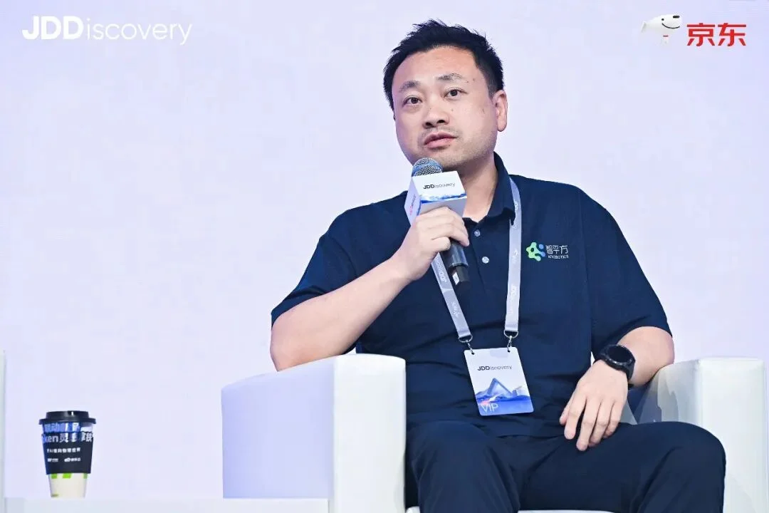 机器人走出 Demo,到底还差什么?我们和智元、智平方、鹿明、逆矩阵、京东聊了聊