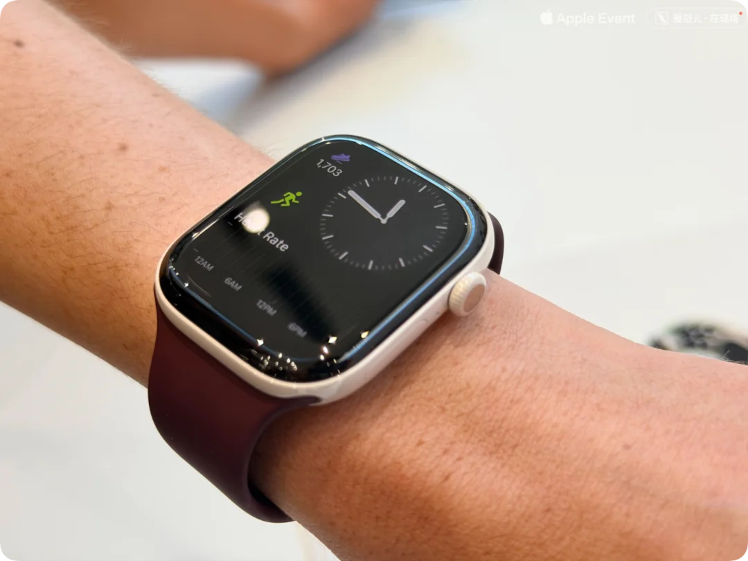 苹果国行 AI 没有来,但新 Apple Watch 先迈入了个人 AI 时代