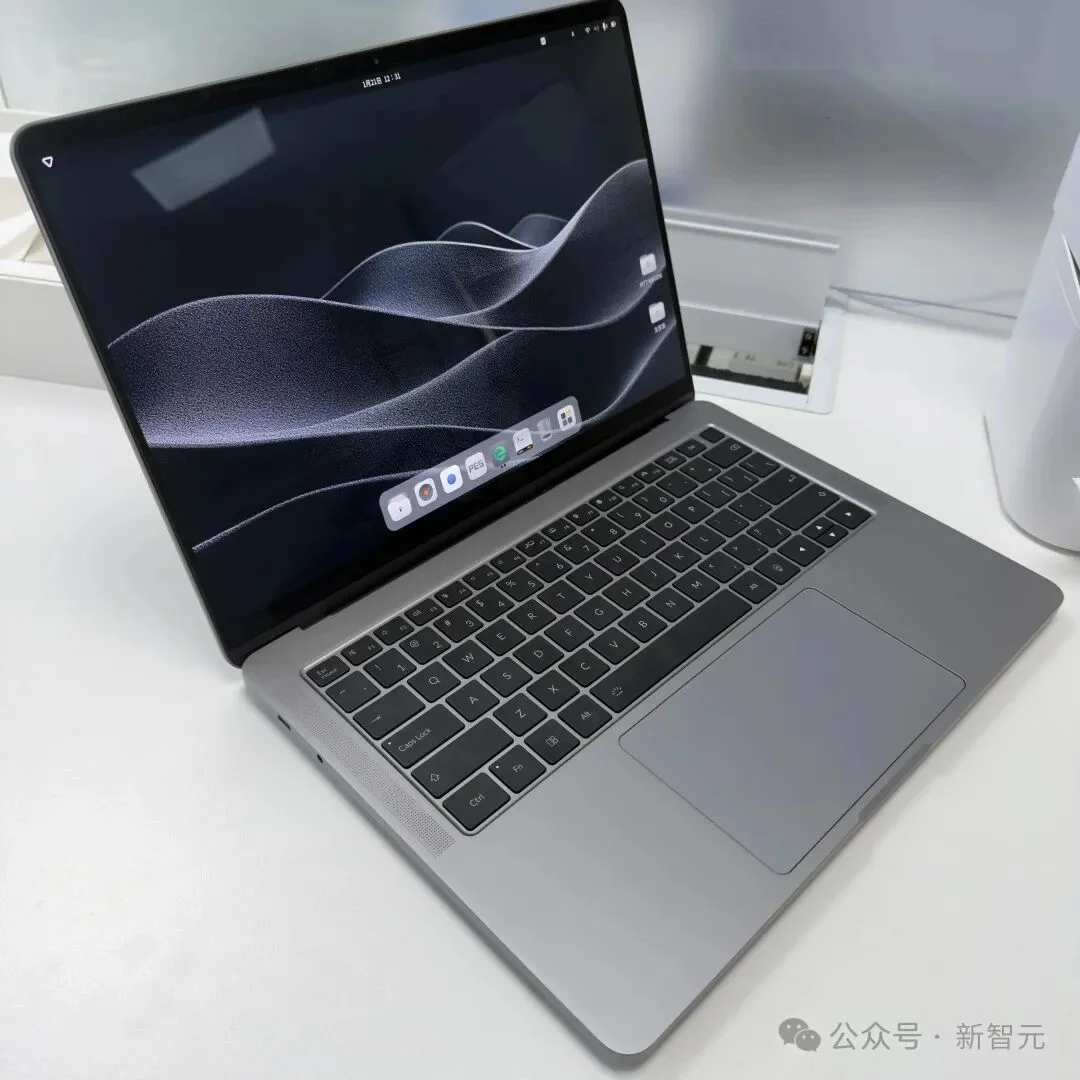 摩尔线程AIBOOK一周实测：开箱即训的「AI Native」体验