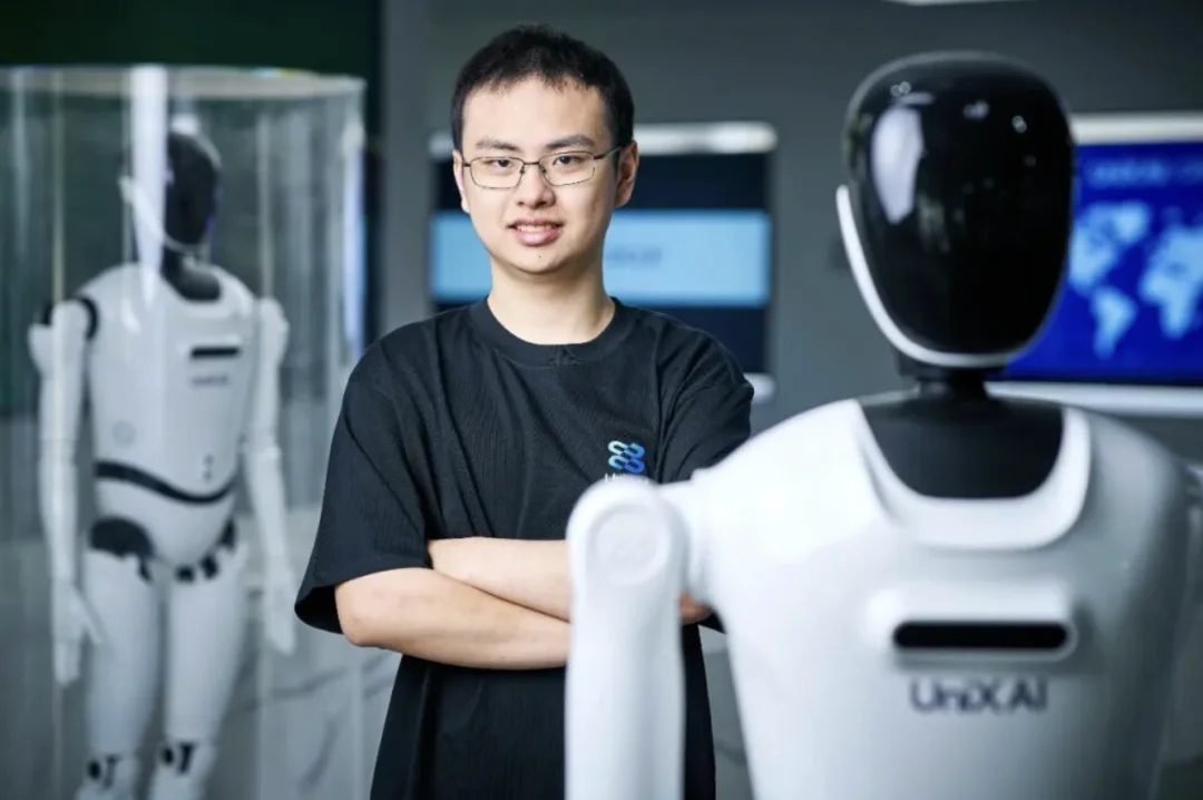 让VLA更懂接触,优理奇UniTac让机器人拥有“触觉想象力”