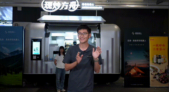 影视飓风Tim看呆!鸡排哥2小时做出八大菜系,AI首次长出「大厨大脑」